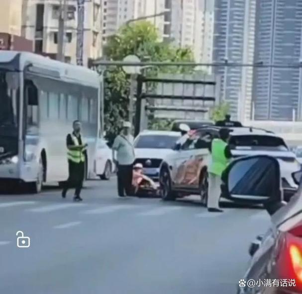 被开罚单后撞倒交警的2点解答对大家有用