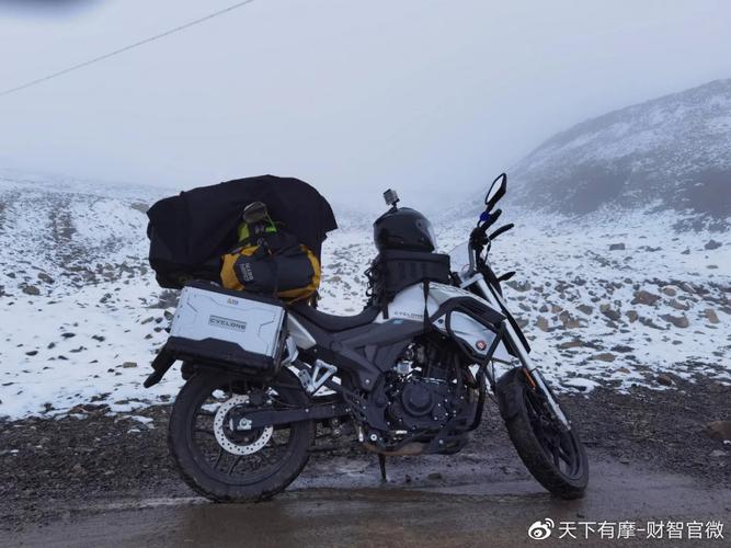 收集各类澳门彩资料的软件叫什么:自驾穿越雪山时翻车